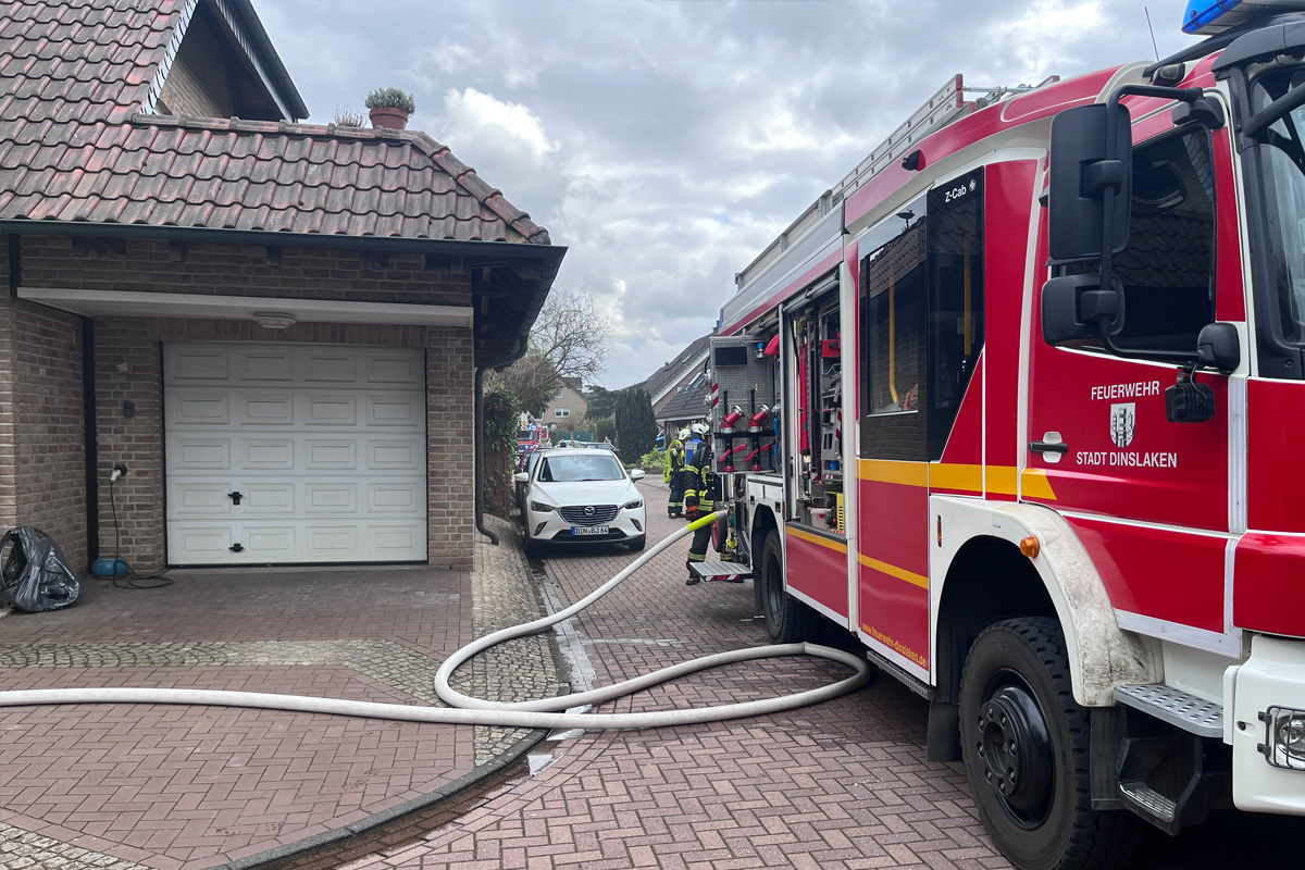 Dinslaken – Haustiere bei Kellerbrand in Wohnhaus gerettet