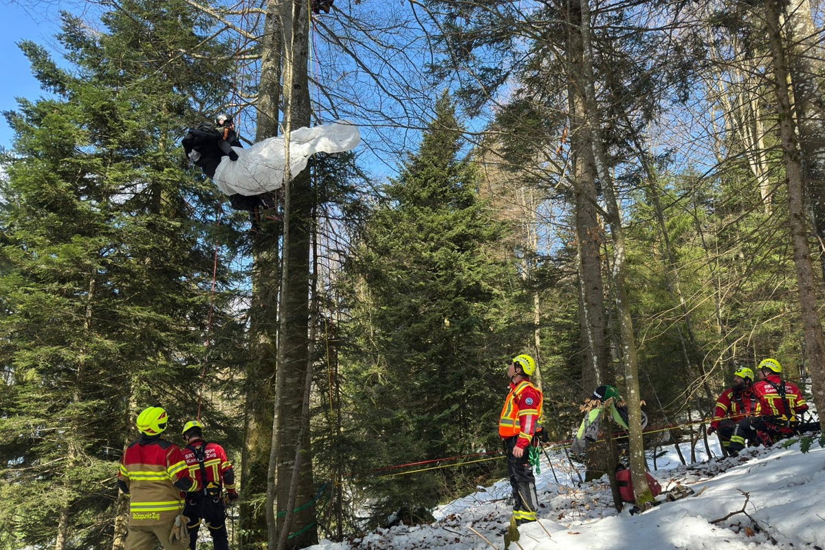 Zug – Kollision von zwei Gleitschirmen