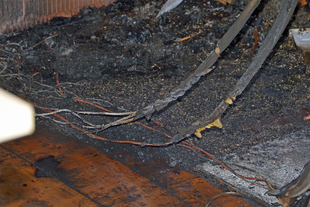 Heinreichs – Feuerwehren bekämpfen Brand im Dachstuhl