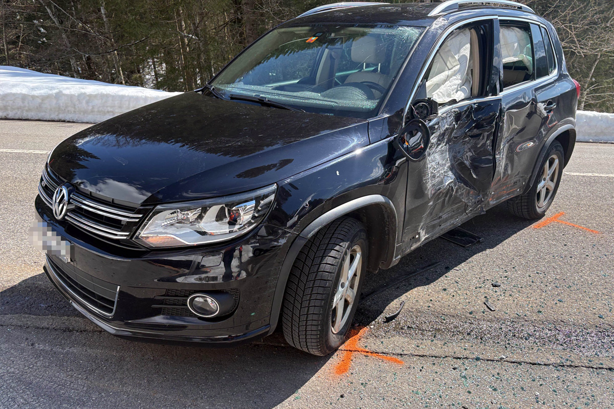 Ennetbühl SG – Motorradfahrer bei Kollision mit Auto verletzt