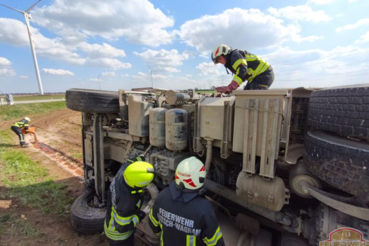 Deutsch Wagram – Unfall mit Lkw unter Alkoholeinfluss