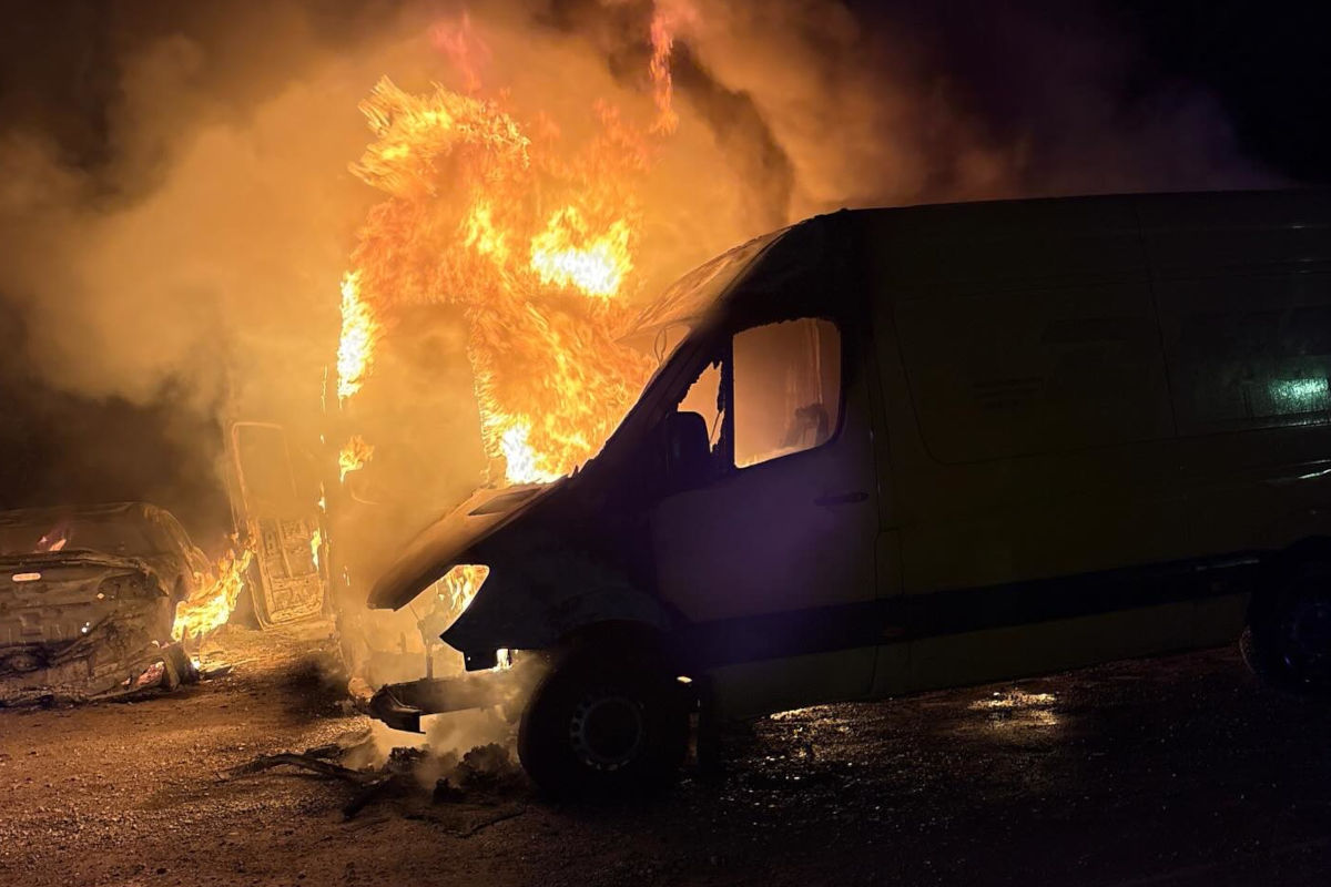 Möllersdorf – Mehrere Fahrzeuge bei Brand beschädigt