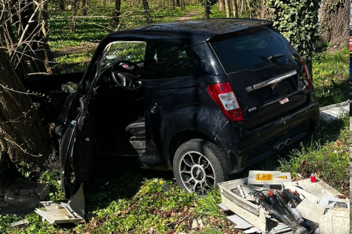 Unfall in Baden – Pkw prallt gegen Baum