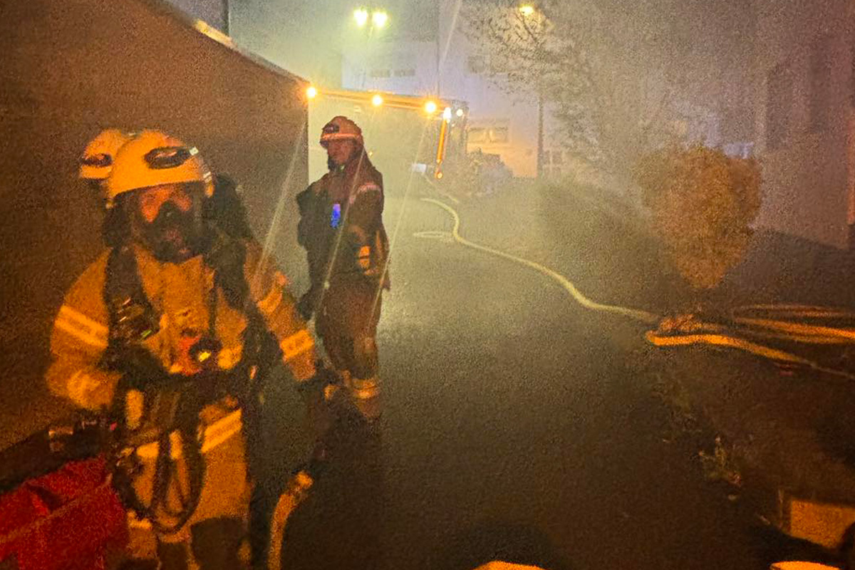 Brühl – Schwer verletzte Person bei Wohnungsbrand geborgen