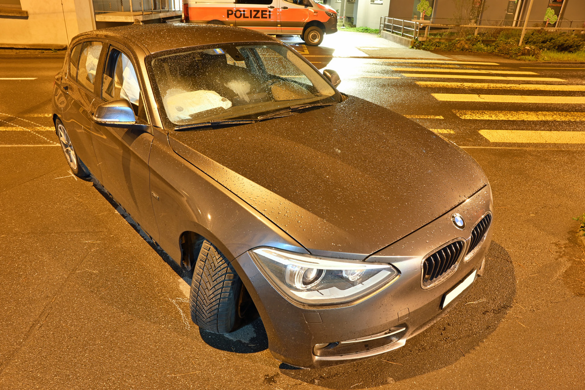 Kriens LU – Autofahrer prallt bei Unfall in Hauswand
