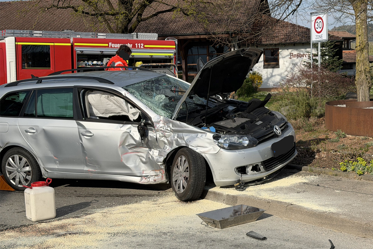 Stockach – Auto kollidiert mit Lkw