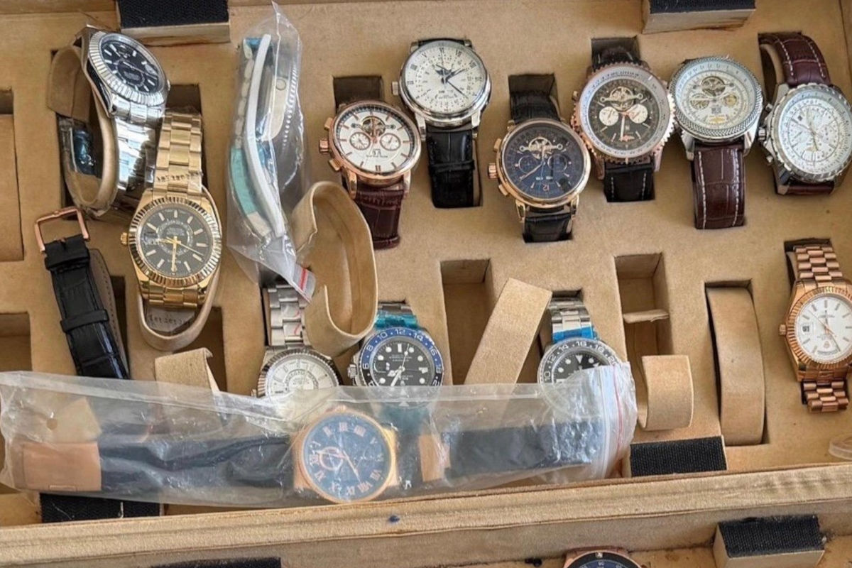 Die Einsatzkräfte durchsuchten mehrere Wohnungen gleichzeitig.