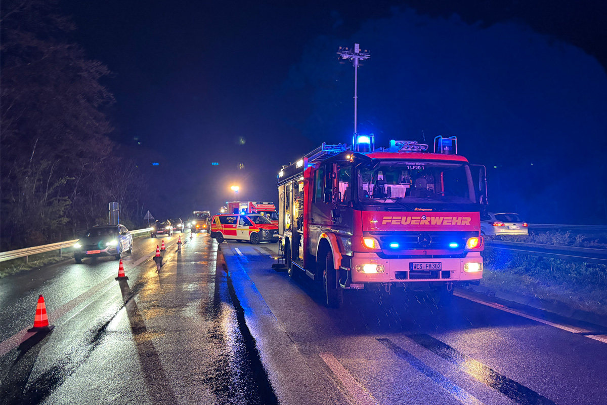 A3 Hünxe – Elektrofahrzeug prallt in Leitplanke