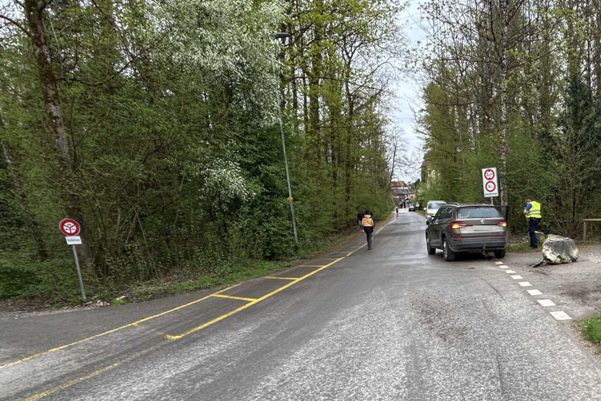 Rupperswil AG – Steinbrocken trifft Fussgängerin nach Unfall