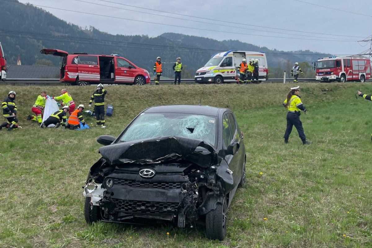 Unfall bei St. Stefan ob Leoben – Pkw prallt gegen Aufpralldämpfer