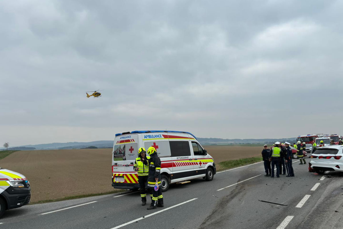 Schwarzenau – Pkw nach Unfall in Lkw geschleudert