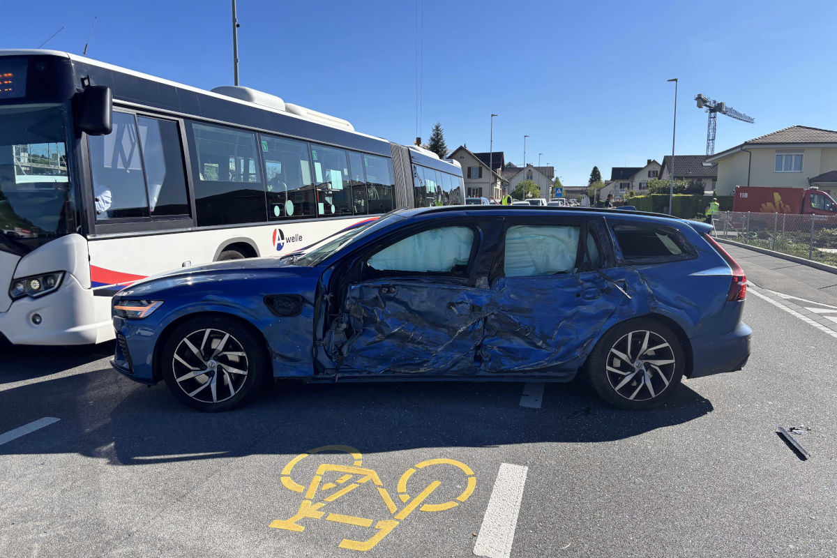 Fahrwangen AG – Unfall zwischen Traktor und Auto