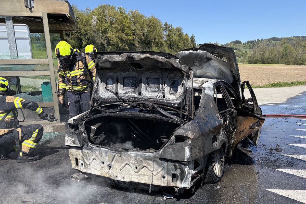 Lenggenwil SG – Auto brennt vollständig aus