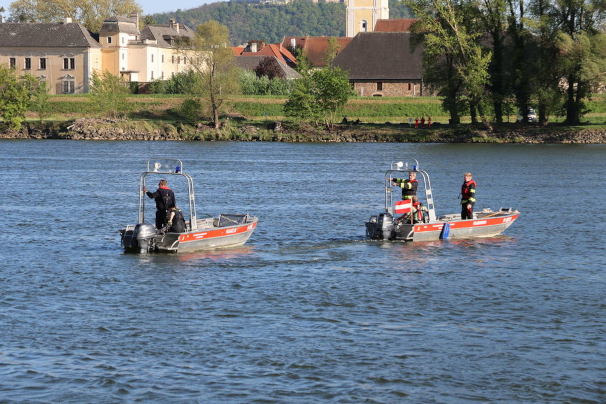 Tödlicher Unfall in Krems – Auto stürzt in Donau
