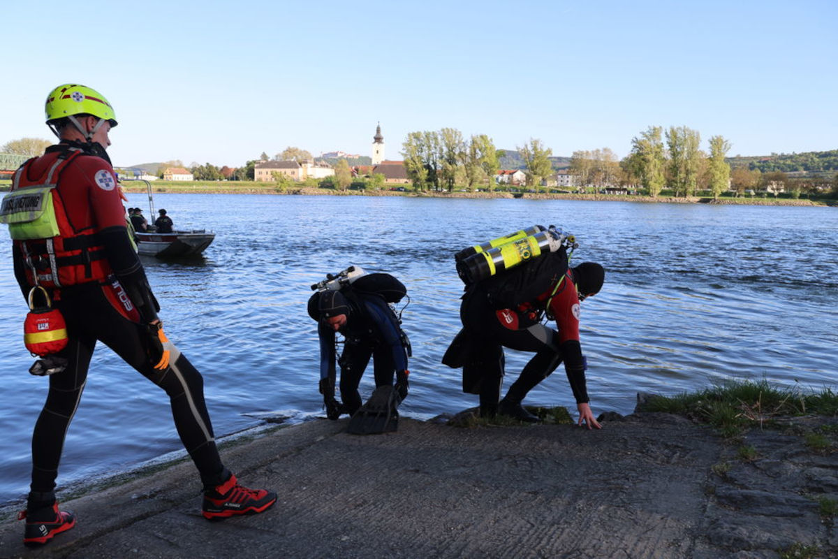 Tödlicher Unfall in Krems – Auto stürzt in Donau