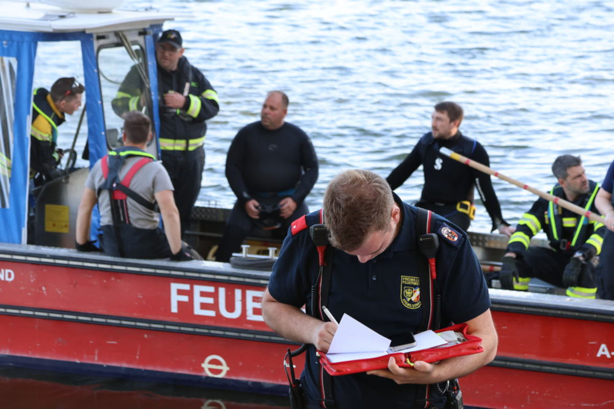Tödlicher Unfall in Krems – Auto stürzt in Donau