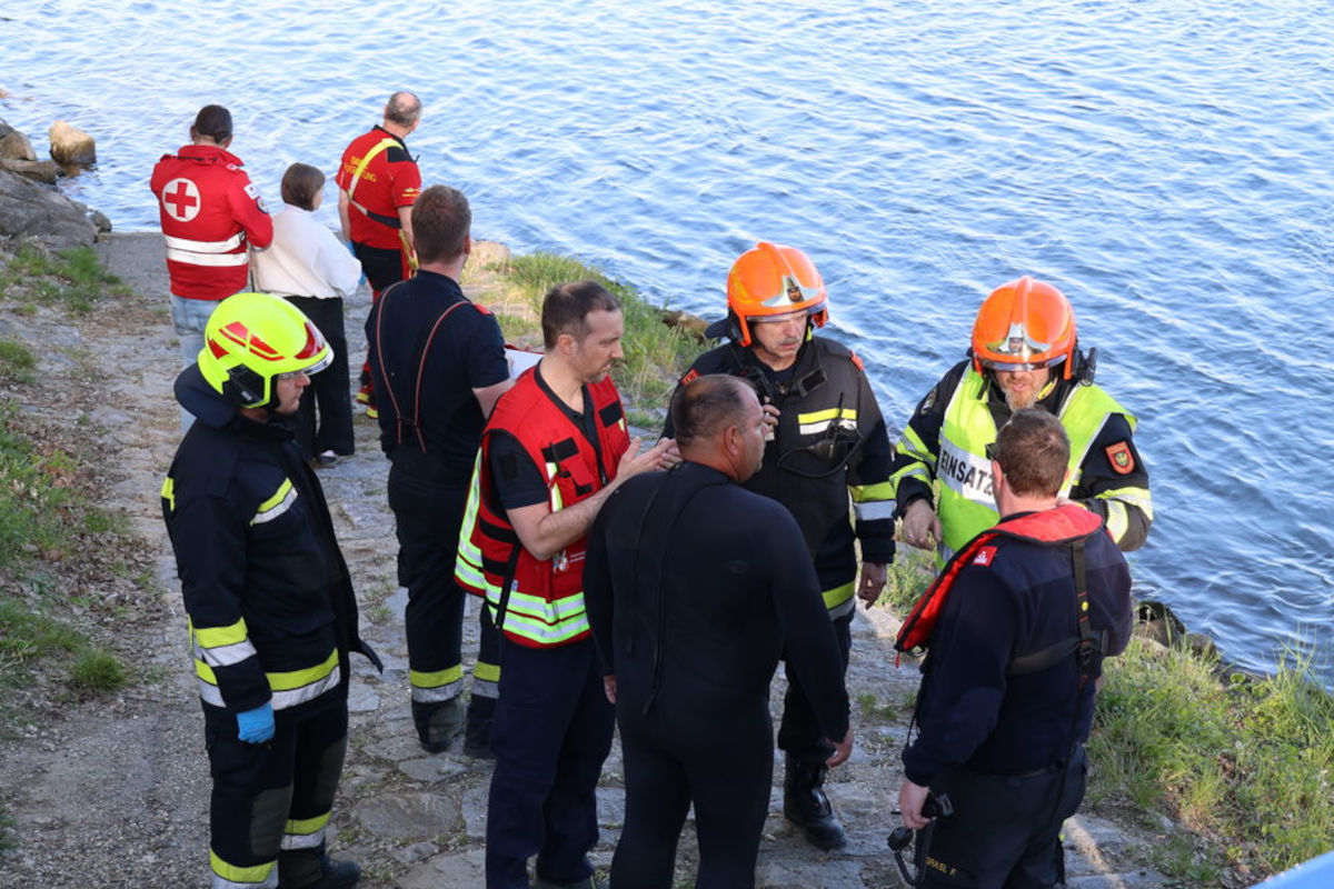 Tödlicher Unfall in Krems – Auto stürzt in Donau