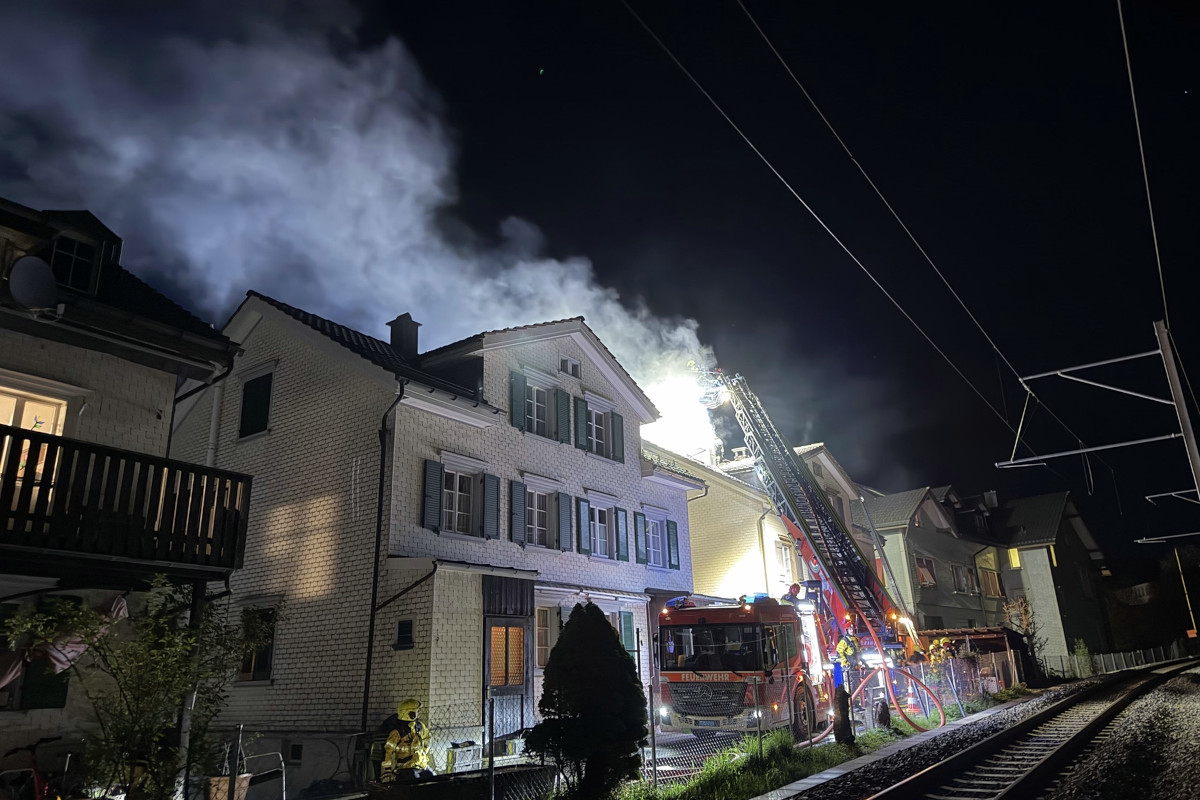 Die Feuerwehr konnte ein Übergreifen auf weitere Häuser verhindern.