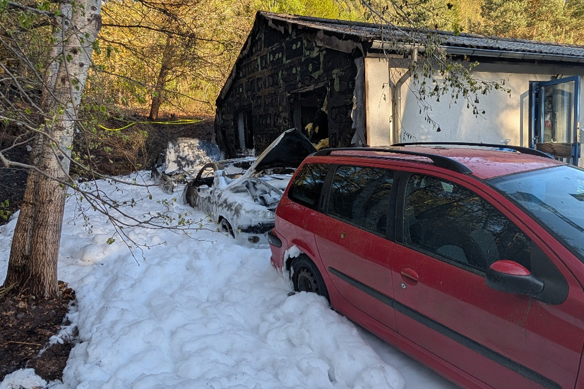 Dahn – Pkw-Brand greift auf Wohnhaus über