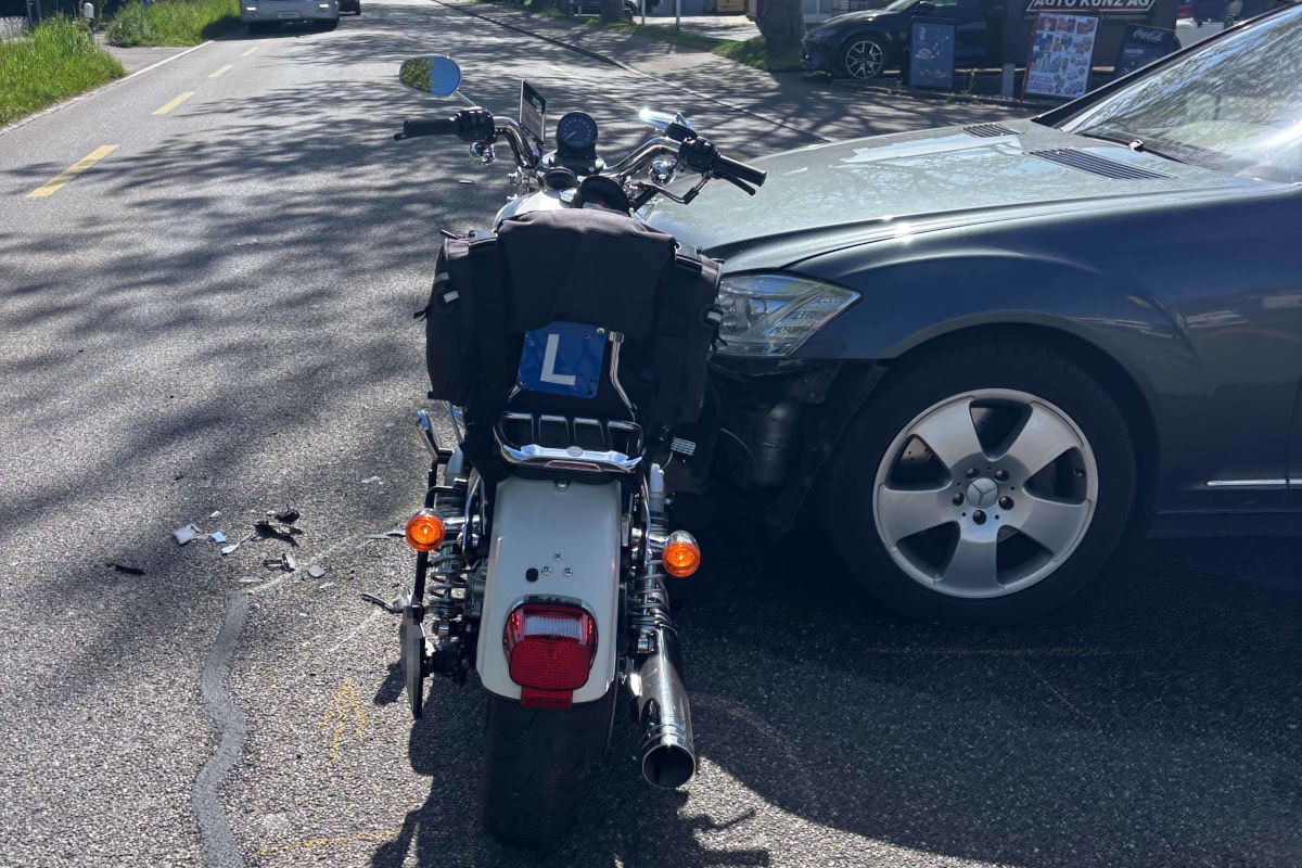 Wohlen AG – Vortritt missachtet und Unfall mit Motorrad verursacht
