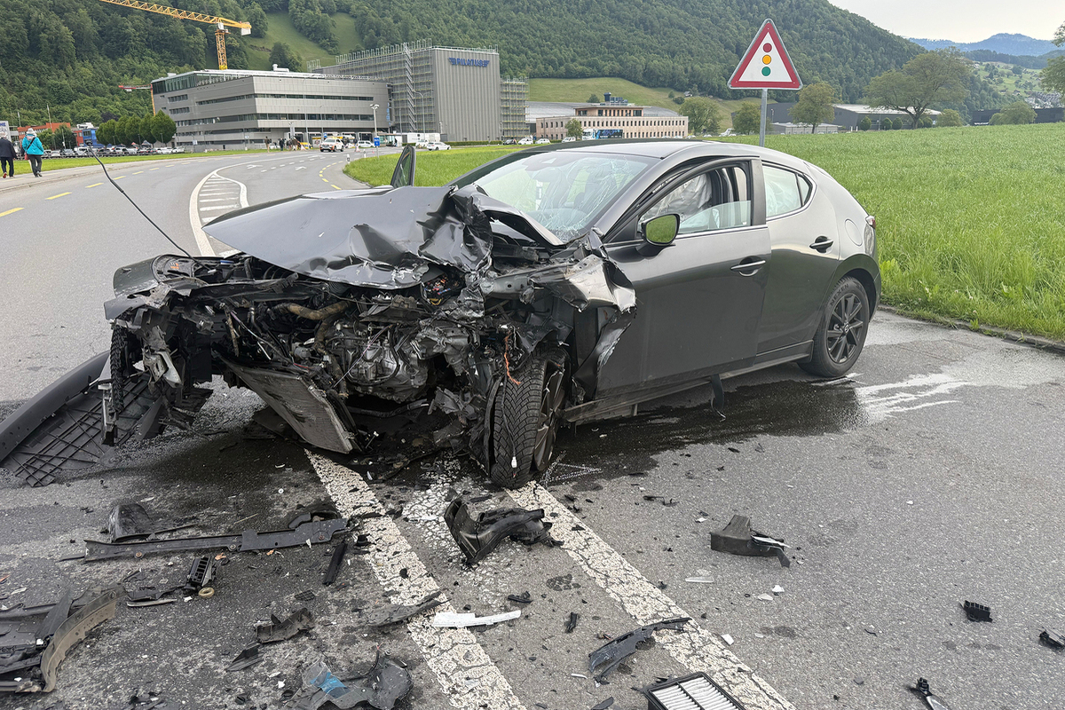 Stark beschädigtes Auto