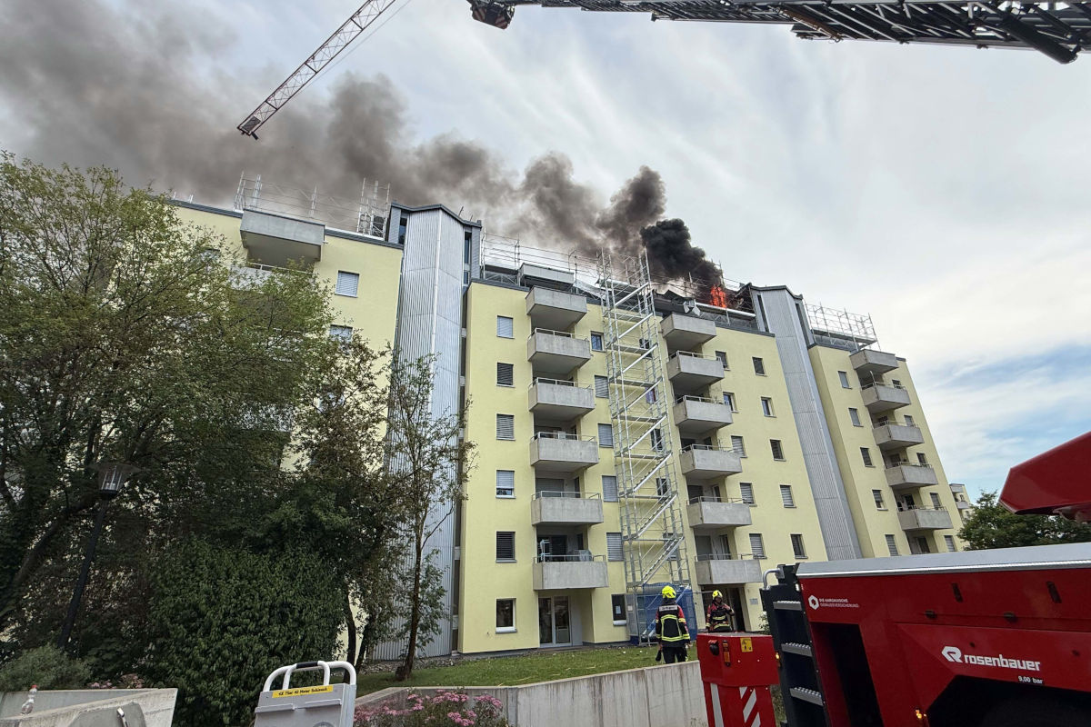 Mehrere Gasflaschen explodierten während des Brandes.
