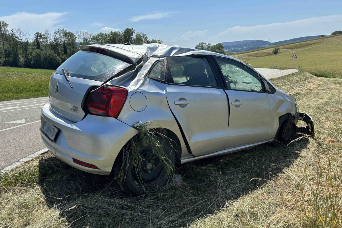 Am Fahrzeug entstand mutmasslich Totalschaden.