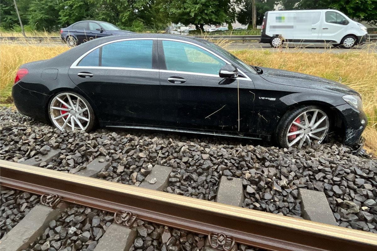 Die Ursache des Unfalls wird derzeit von der Polizei ermittelt.