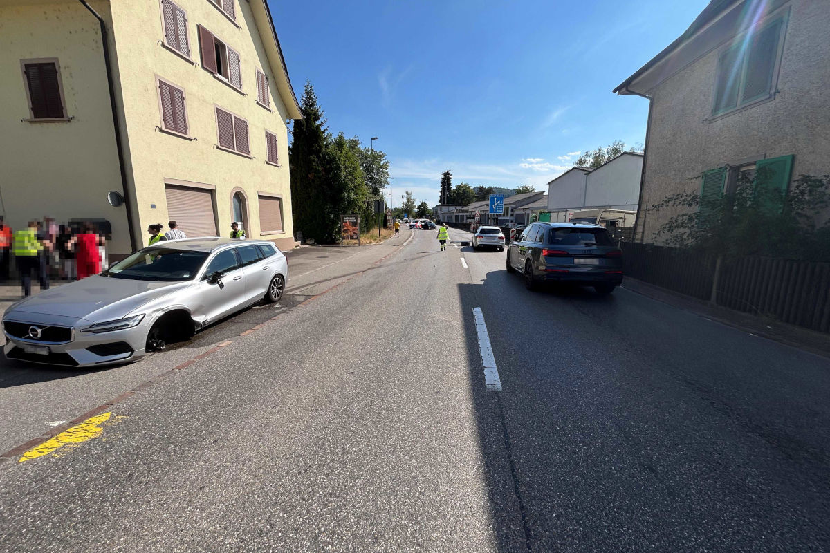 Die Kantonspolizei Aargau ermittelt zur Unfallursache.