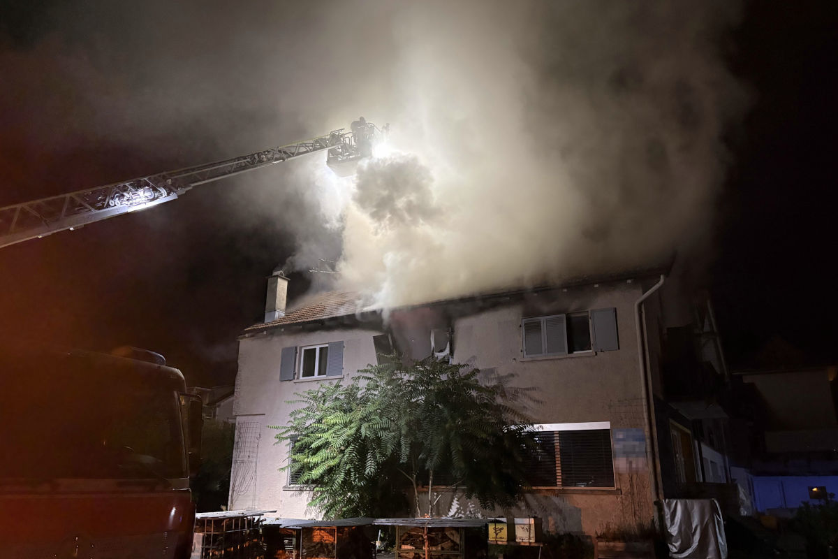 Der Sachschaden wird auf rund 100'000 Franken geschätzt.