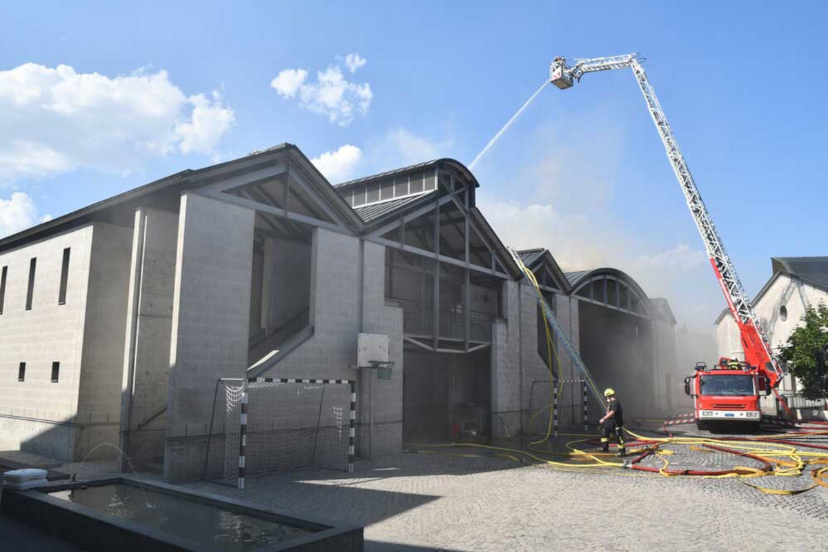 Die Turnhalle wurde durch den Grossbrand schwer beschädigt.