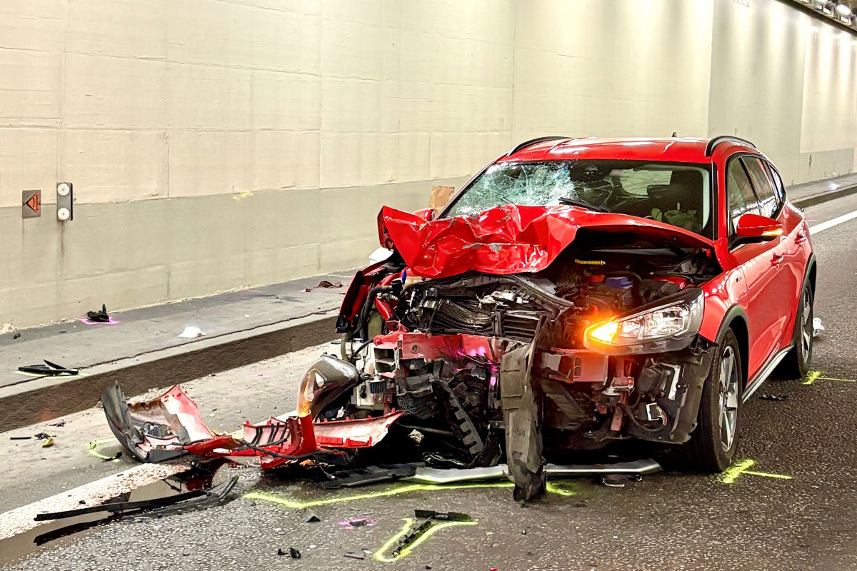 Der Autolenker und seine Mitfahrerinnen blieben unverletzt.