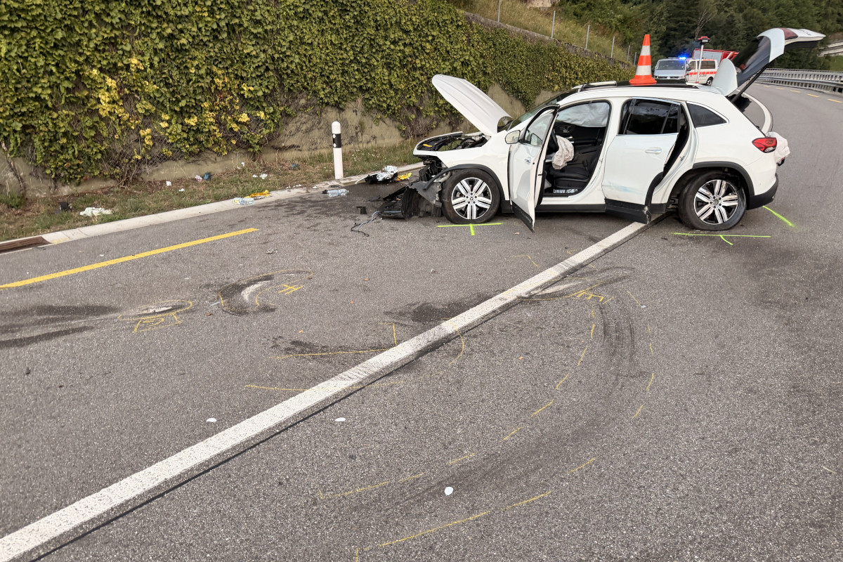 Fünf Personen mussten mit Rettungshelikoptern in Spitäler geflogen werden.