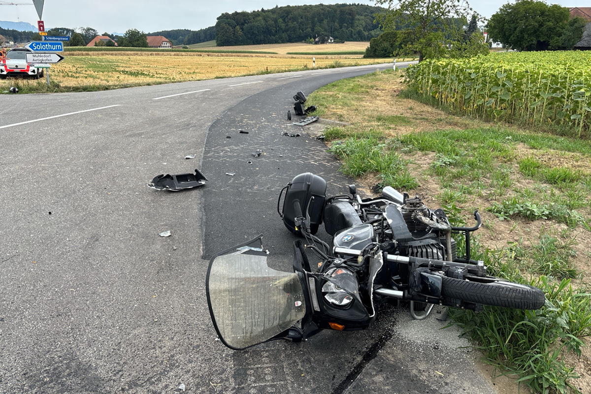 Die Kollision zwischen Auto und Töff ereignete sich im Einmündungsbereich der Hauptstrasse.