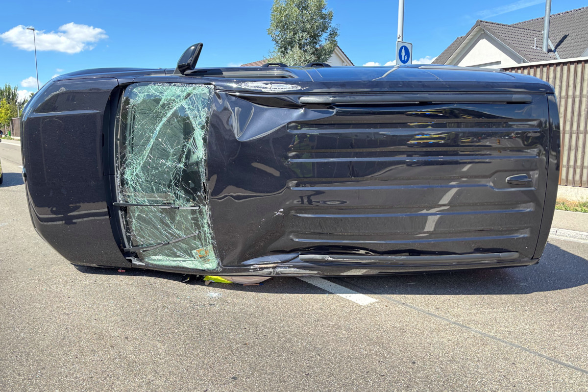 Die Fahrerin des VW Caddy musste verletzt in ein Spital gebracht werden.