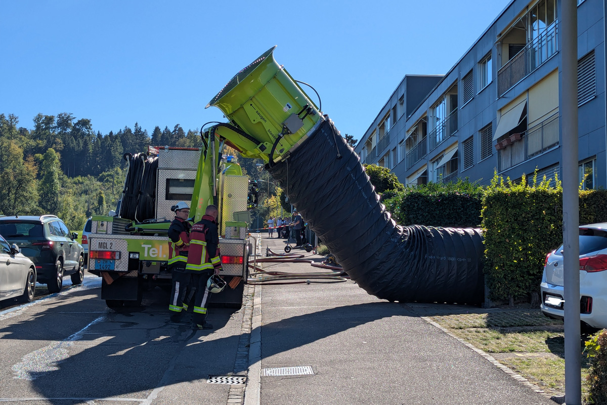 Die Feuerwehr stand mit einem Grossaufgebot beim Tiefgaragenbrand im Einsatz.