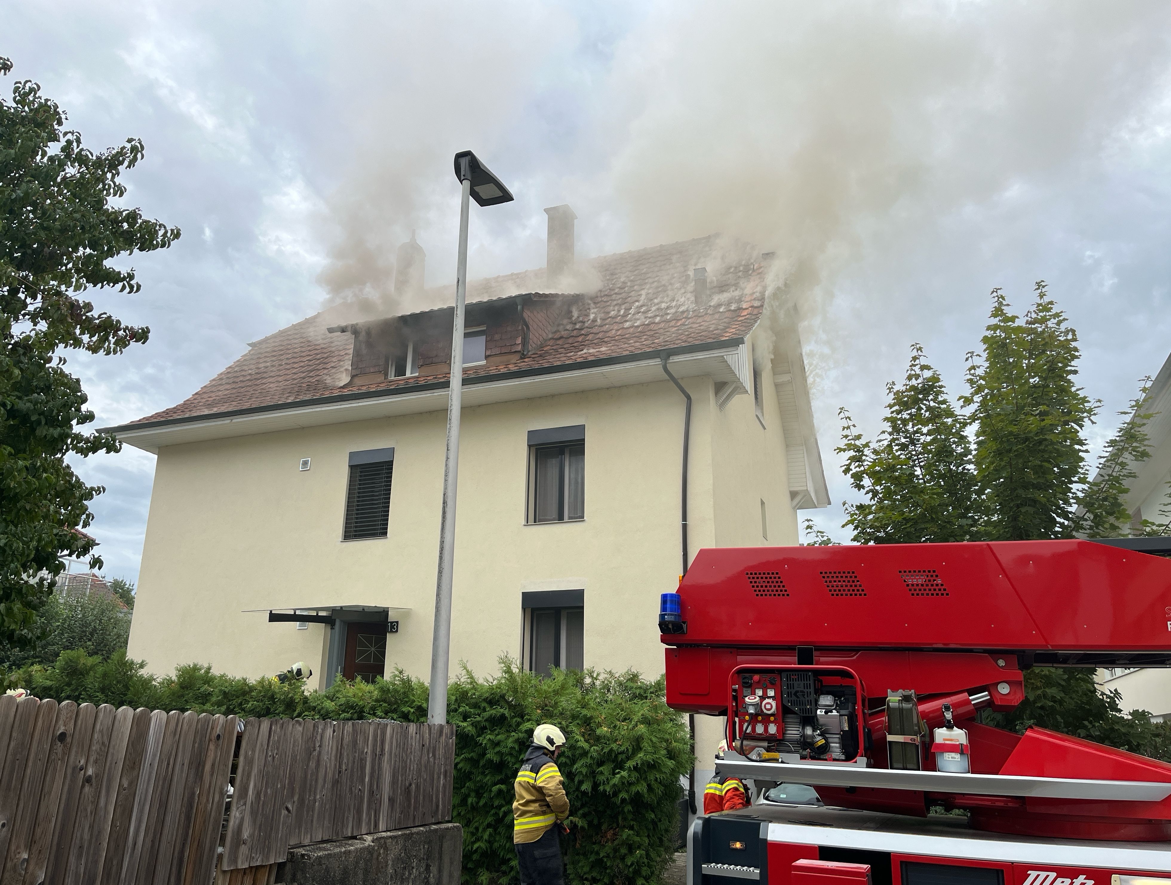Dachstuhlbrand in einem Wohnhaus