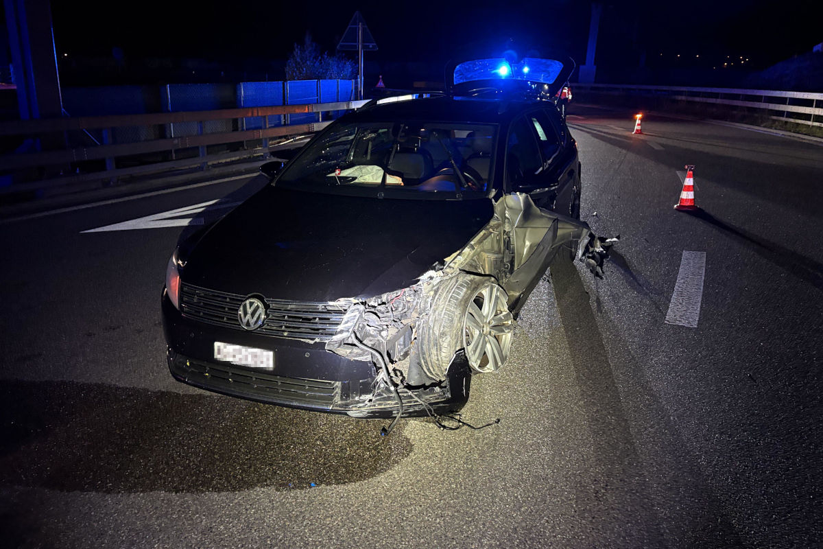 Die Polizei entzog dem Lenker den Ausweis auf der Stelle.