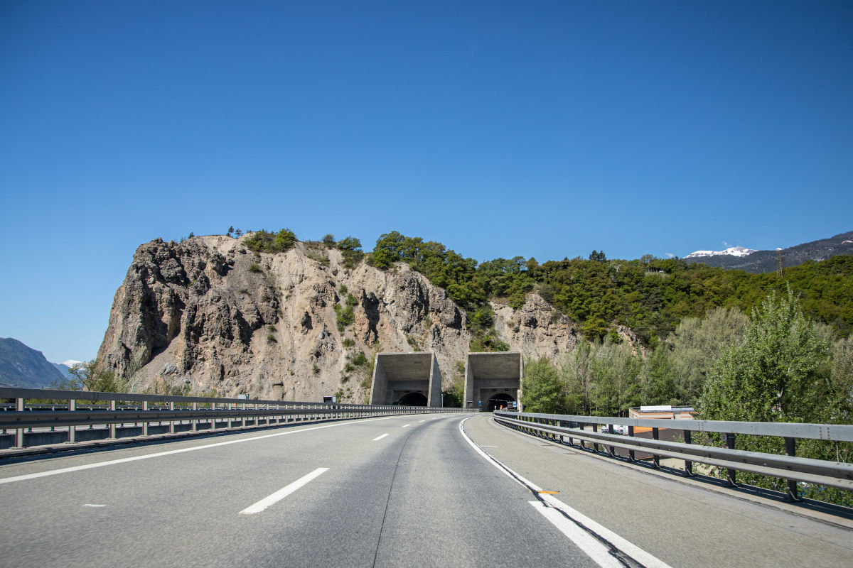 Auch im Champsec-Tunnel stehen Tests der elektronischen Anlagen an.
