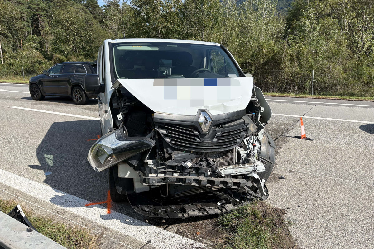 An den beiden Fahrzeugen entstand rund 20'000 Franken Sachschaden.