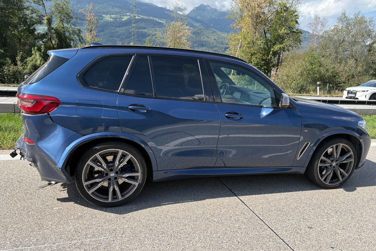 Beide Fahrzeuge waren nach dem Unfall nicht mehr fahrbar.