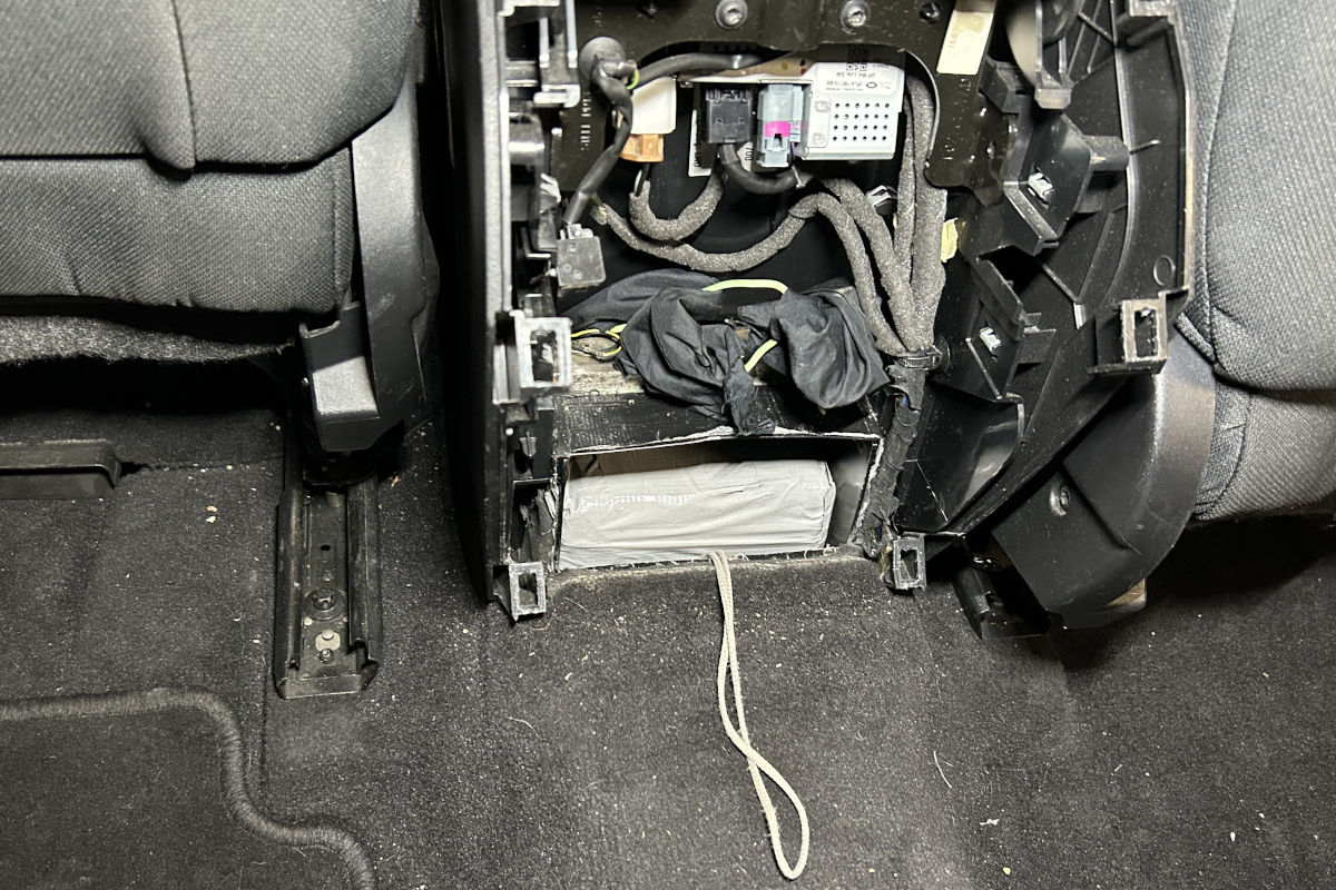 In einem Versteck in der Mittelkonsole lag das Kokain.