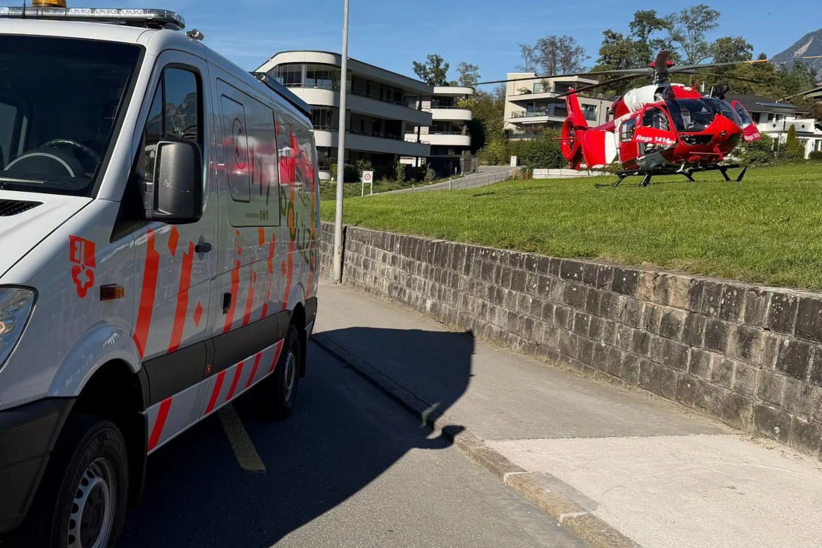 Die Rega flog die Schwerverletzte in ein ausserkantonales Spital.