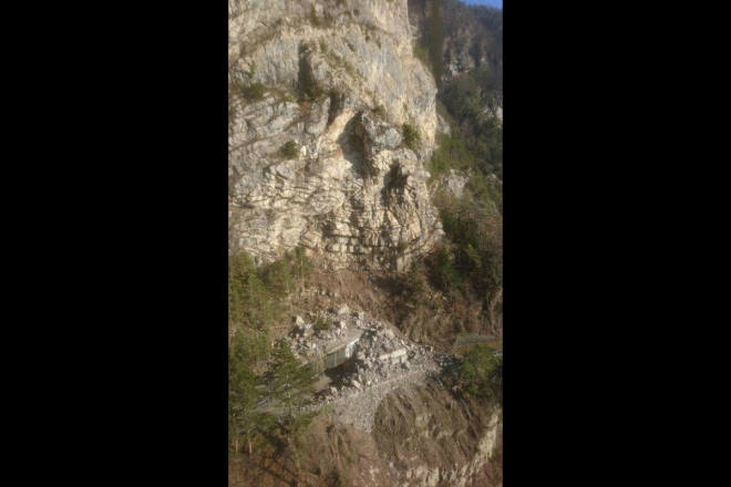 Axenstrasse nach Steinschlag wieder offen