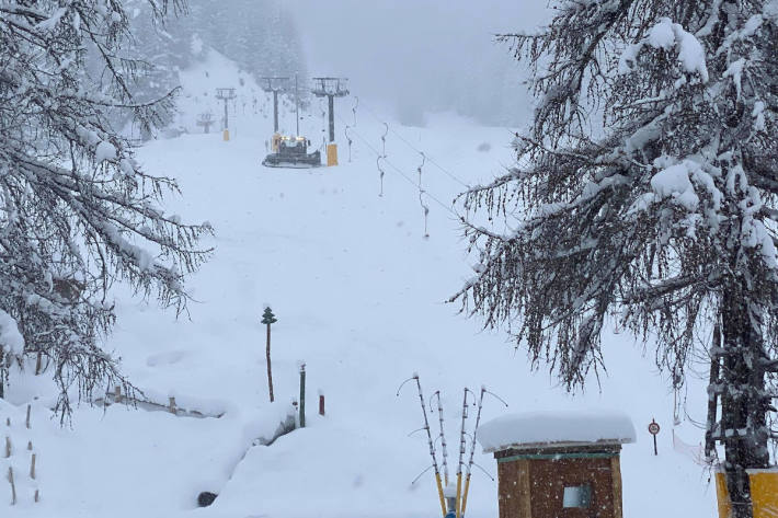  Im Bereich einer Hütte kam in Spital am Semmering die 28-Jährige, welche alleine auf der Rodel saß, vermutlich aufgrund eines Fahrfehlers zu Sturz und wurde schwer verletzt (Symbolbild)