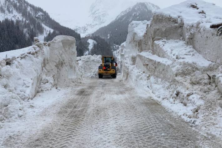 Riesige Schneemengen im Kanton Uri