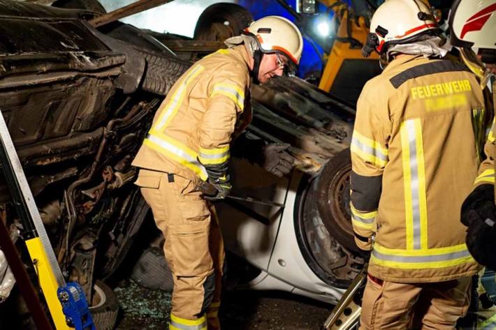 Straße nach schwerem Unfall in Bruck an der Leitha komplett gesperrt (Symbolbild)