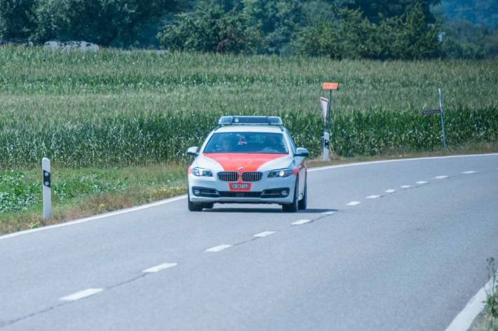 In Dübendorf ZH wurden zwei jugendliche Räuberinnen verhaftet. (Symbolbild)