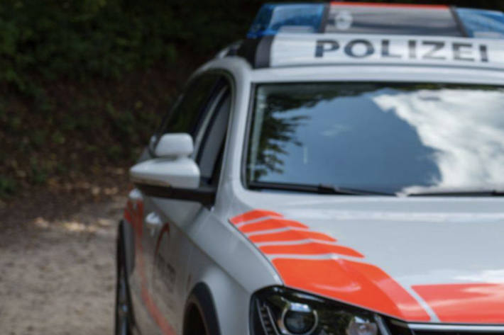 Grosser Polizeieinsatz heute in Allschwil BL - Mann tickt aus.