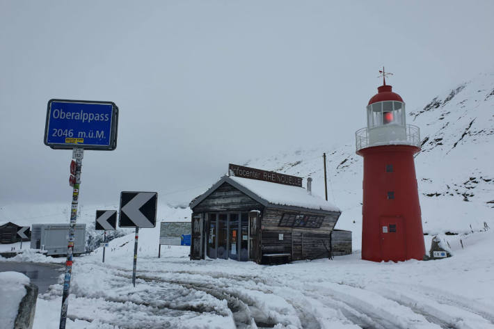 Wintersperre am Oberalppass. 